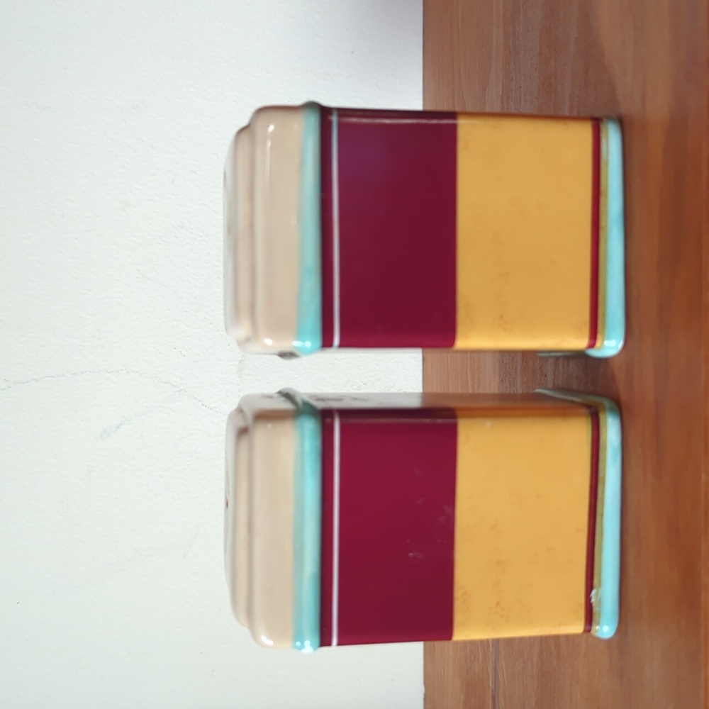 Retro Red And Blue Ketchup And Spice Salt And Pepper Shakers - Picture 7 of 11